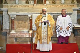 El papa asegura en una misa en Argelia que es posible un futuro de paz y cambiar la historia