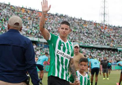 Nacional vence 2-0 a Águilas en un partido antecedido por la presentación oficial de James