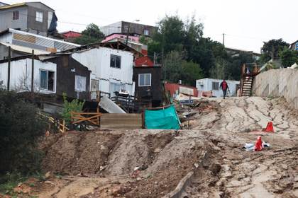 Chile repara daños del sistema frontal en el centro-sur mientras lluvias avanzan al norte