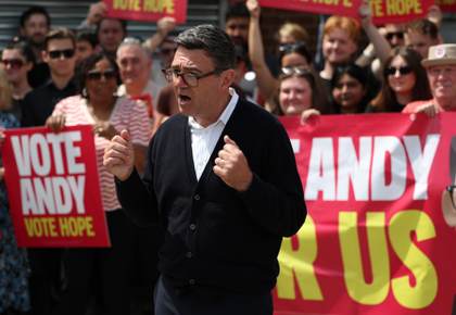 El laborista Andy Burnham, rival de Starmer, gana el escaño inglés de Makerfield