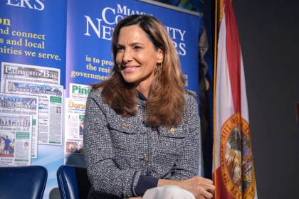 Trump da un giro y llama a votar por María Elvira Salazar tras sus roces por inmigración