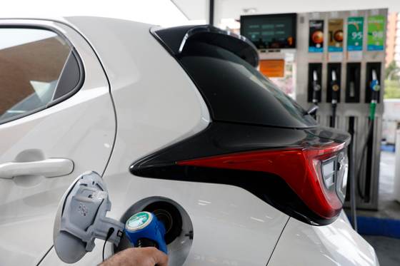 El brent sigue al alza, pero cierra por debajo de 110 dólares pese a ataques en Oriente Medio