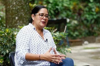 La abogada Ruth López cumple 400 días detenida en El Salvador y a la espera de audiencia