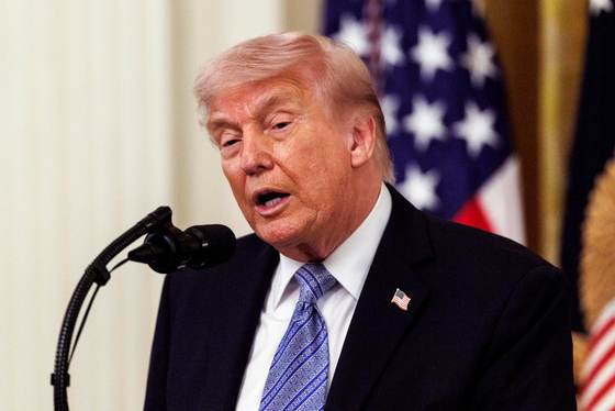 Trump afirma que Cuba "está pidiendo ayuda" y va a responder con diálogo
