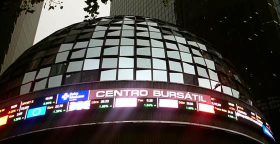 La Bolsa mexicana cae 1,4 %, contrario a mercados en el mundo y baja a 69.206,85 unidades