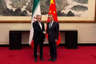 La guerra contra Irán es "ilegítima", dice el canciller chino a su homólogo iraní en Pekín