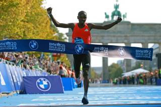 Sabastian Sawe causa baja por lesión para el maratón de Berlín