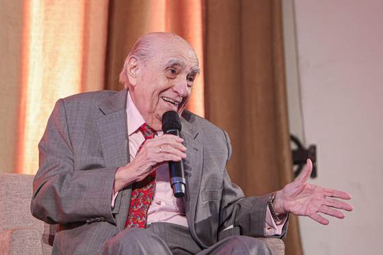 Sanguinetti recuerda con "con gran alegría" sus 90 años de vida en un libro de imágenes