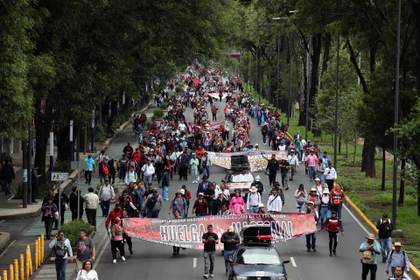 Docentes tratan de llevar su protesta al Estadio Ciudad de México a dos días del Mundial