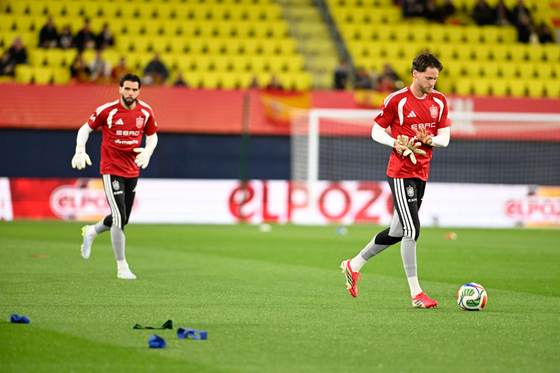 De la Fuente hace diez cambios: Raya, titular, mantiene a Lamine y debuta Barrenetxea