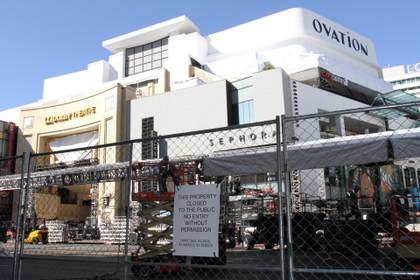 El bulevar de Hollywood se transforma para recibir a los Óscar y su millonaria producción