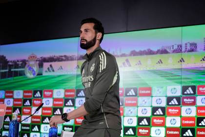 Arbeloa: "Haría una estatua de Rüdiger para ponerla en el jardín"