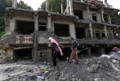 Nepal forma un equipo para frenar desinformación y abusos en redes a víctimas de la riada