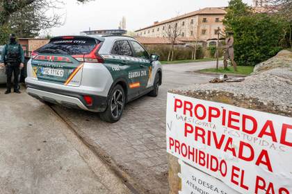 Monjas españolas excomulgadas dejan el monasterio donde vivían horas antes de su desahucio