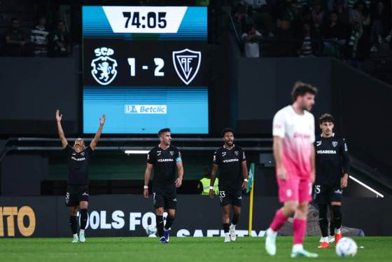 1-2. Un doblete de Guilherme derriba al Sporting del colombiano Suárez