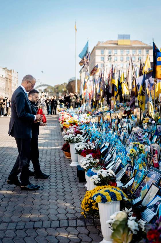 Merz pide a Putin en Kiev que pare su "guerra sin sentido"