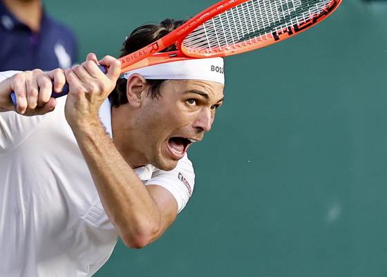 Fritz remonta a Sonego y llega a octavos de Wimbledon por cuarta vez