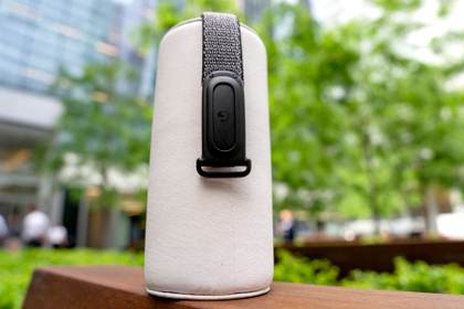 Google pone a la venta el Fitbit Air: sin pantalla, libre de suscripción y con coach de IA