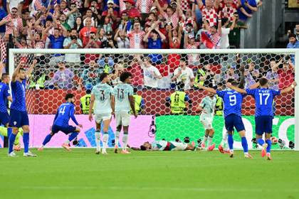 Los jugadores croatas piden explicaciones sobre la anulación de su último gol