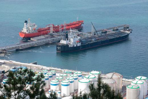 El brent, volátil, sube y supera los 109 dólares el barril, pendiente de Oriente Medio
