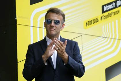 Macron anima a hacer deporte durante toda la vida: Es "un placer, una manera de ser feliz"