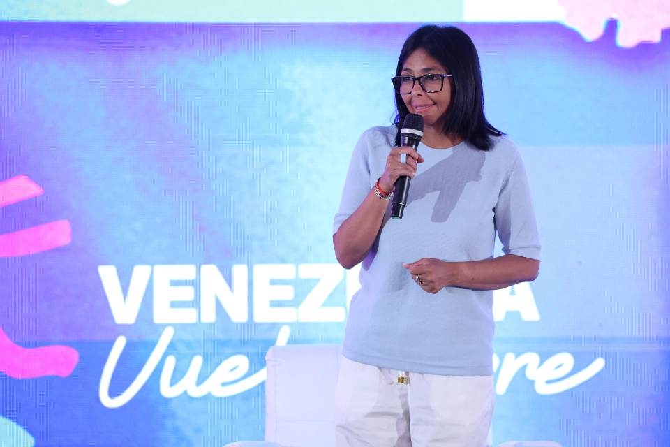 Delcy Rodríguez dice que le pidió acceso a los fondos de Venezuela a la directora del FMI