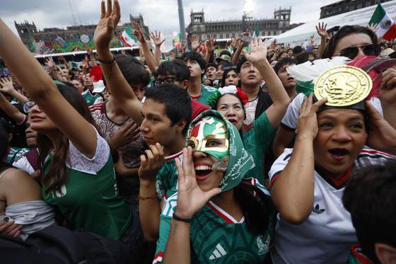 Más de 800.000 personas celebran en calles de Ciudad de México el triunfo del Tricolor