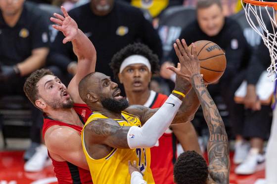 78-98. LeBron James da la estocada a los Rockets