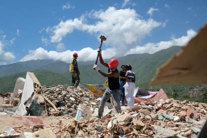 Delcy Rodríguez recibe al jefe humanitario de la ONU para coordinar respuesta a los sismos