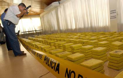 México incauta 26 bultos de cocaína y detiene a dos extranjeros en costas de Guerrero