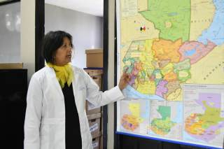 Guatemala y la ONU buscan salvar del deterioro el archivo de víctimas del conflicto armado