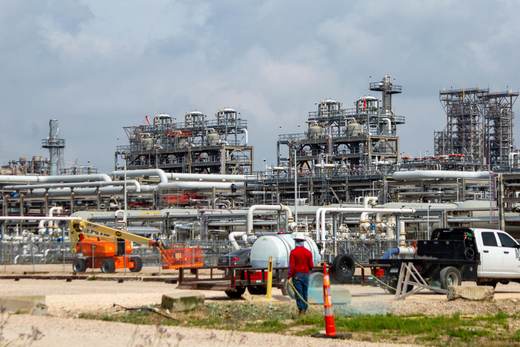 El verano comienza en EE.UU. lastrado por el alza de la gasolina debido a la guerra en Irán