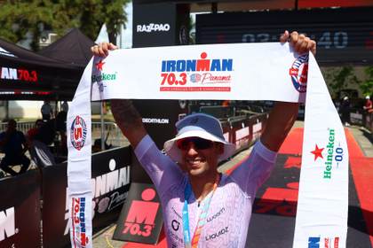 El brasileño Fellipe Santos vuelve a coronarse en el IRONMAN 70.3 de Panamá