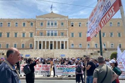 Grecia vive una jornada de huelga y manifestaciones por mejores salarios públicos