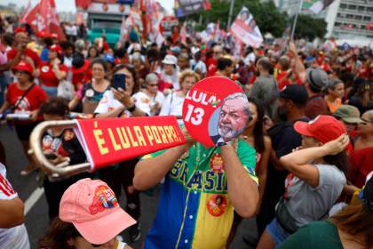Lula moviliza a sus bases con marchas en varias ciudades de Brasil antes de las elecciones