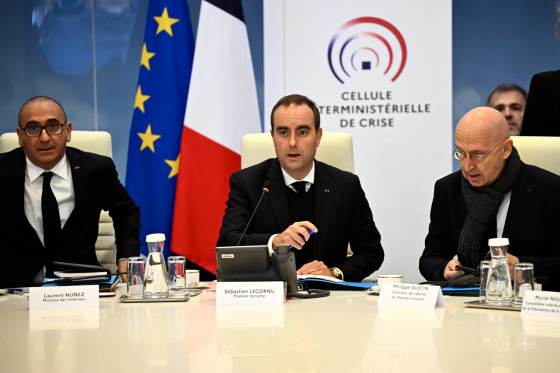 Francia decreta toques de queda parciales y anuncia ayuda excepcionales a los comercios