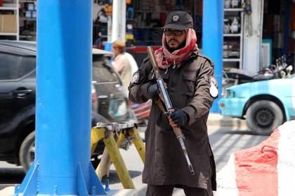 Los talibanes dicen que priorizan el diálogo con Pakistán, pero no descartan represalias