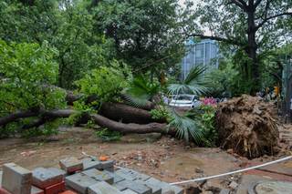 Las lluvias monzónicas en la India causan decenas de muertos por desastres en todo el país