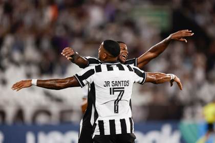 2-1. Botafogo elimina al Racing y se aisla en la cima del Grupo E