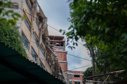Colapsa parcialmente un colegio en Caracas nueve días después de los potentes terremotos