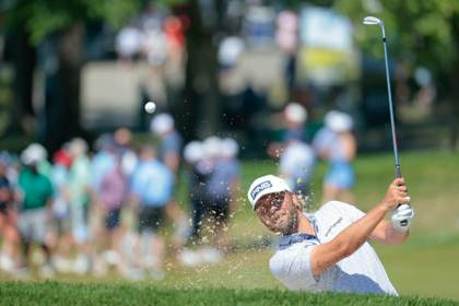 Smalley llega líder a la última ronda con Rahm a dos golpes y en crecimiento