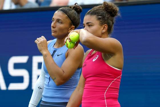 Italia expone su corona en la Billie Jean King entre China, Chequia y el calendario