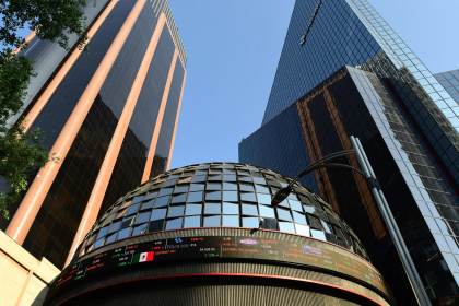 La Bolsa mexicana gana un 0,52 %, tras dos sesiones a la baja y sube a 65,065.56 unidades