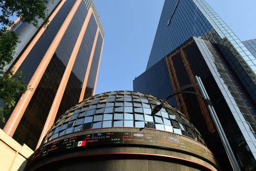 La Bolsa mexicana gana un 0,52 %, tras dos sesiones a la baja y sube a 65,065.56 unidades