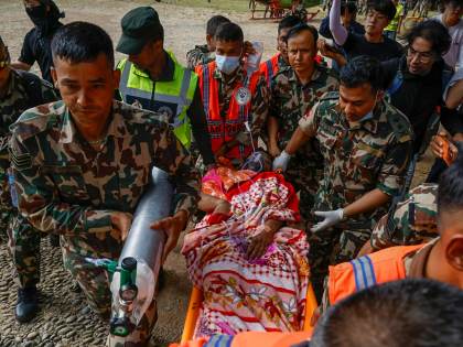 "No podía huir solo", dice el rescatado tras diez días atrapado por las riadas en Nepal