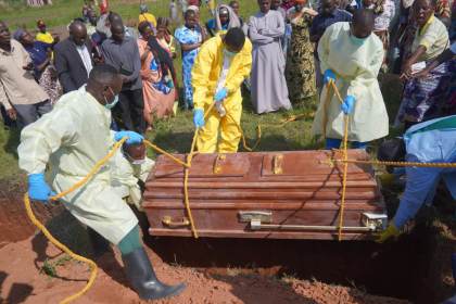 La respuesta al ébola en la RDC necesita 1.600 camas y 5.000 sanitarios suplementarios
