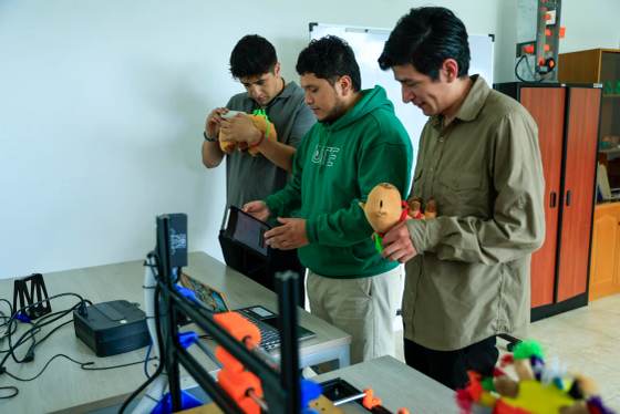 Capibot, un "robot capibara" desarrollado en Ecuador para apoyar a niños con autismo