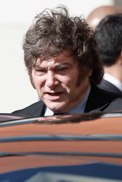 Milei llama de nuevo "ladrón corrupto" a Pedro Sánchez tras su polémico viaje a Madrid