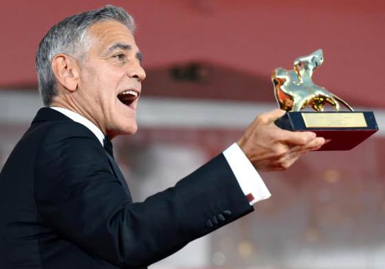 George Clooney, nostálgico y revindicativo al recoger su León de Oro en Venecia