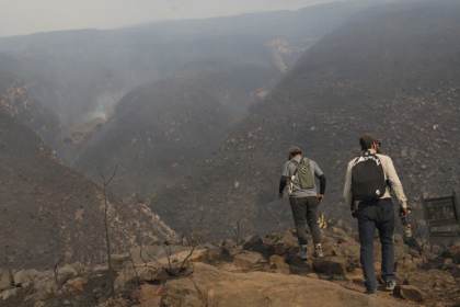 Colombia trabaja sin interrupción por apagar un incendio en la turística Villa de Leyva